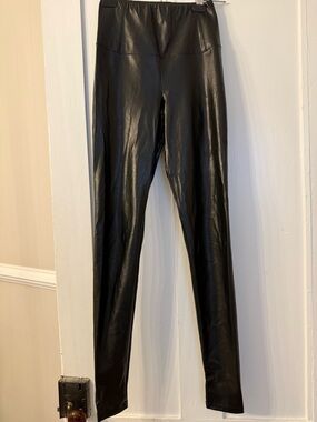 Aritzia Wilfred Daria Black Faux Leather pants